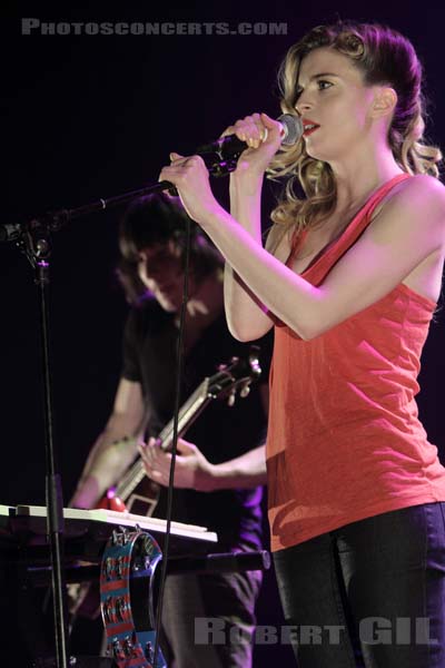 HOLLYSIZ - 2011-03-21 - PARIS - Olympia - 